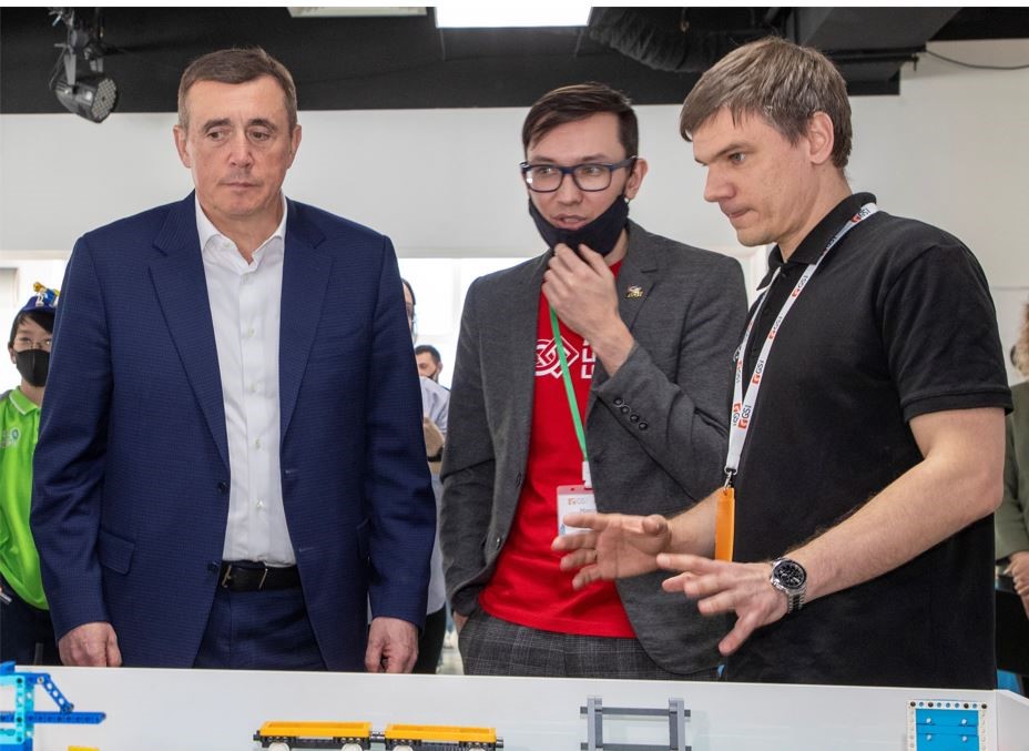 В Южно-Сахалинске определили победителей регионального отбора чемпионата по робототехнике